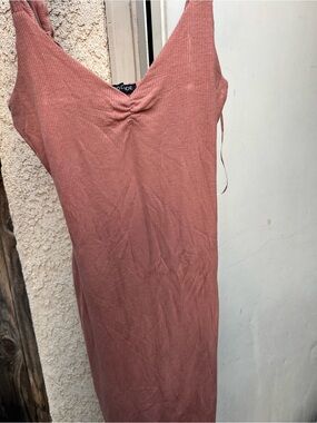 D code Dusty Rose Ribbed V-Neck Midi Dress